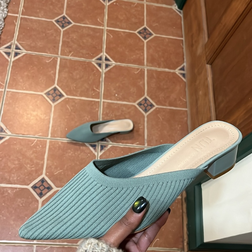 Pointed-toe mules - Picture 3 of 4